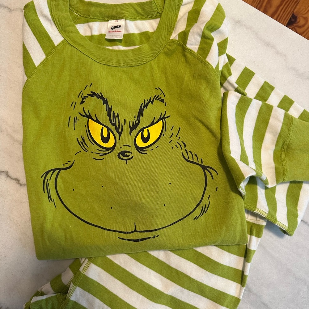 Hanna Andersson Adult Grinch Pajamas. XL bottoms